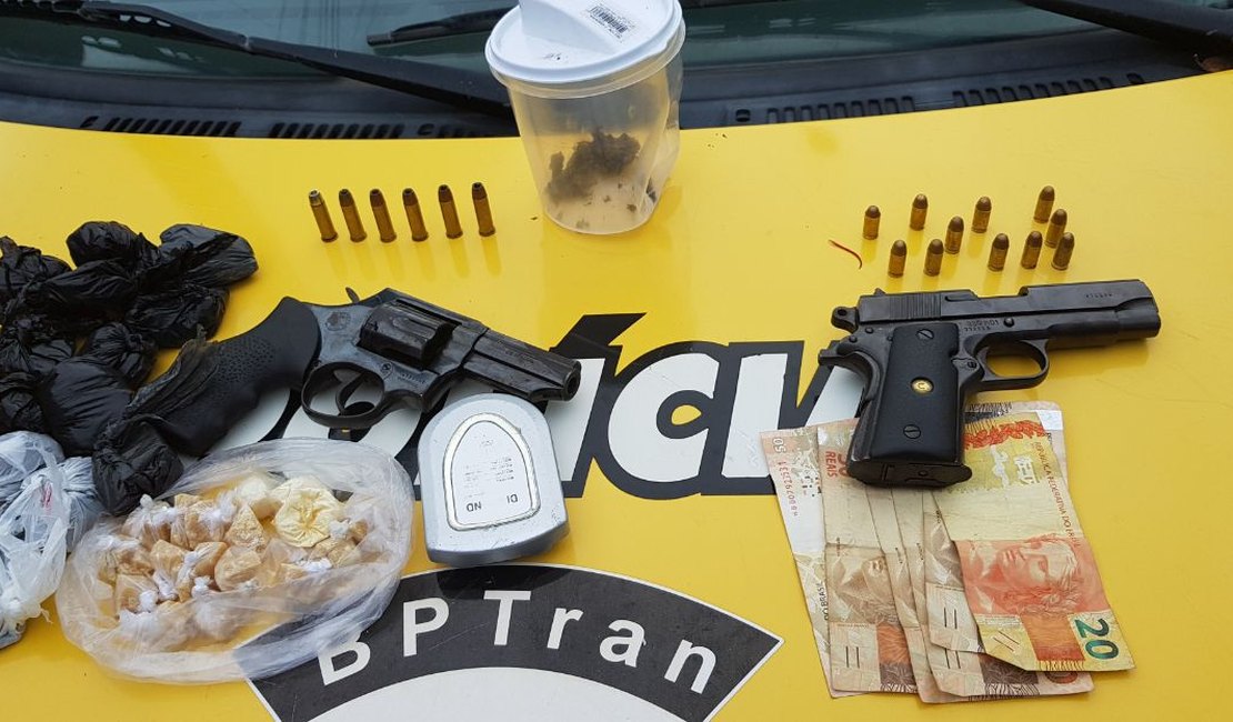 Arma é encontrada dentro de urso de pelúcia e drogas apreendidas na Levada