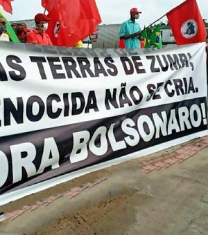 Manifestantes realizam ato contra Bolsonaro em Maceió neste sábado (29)