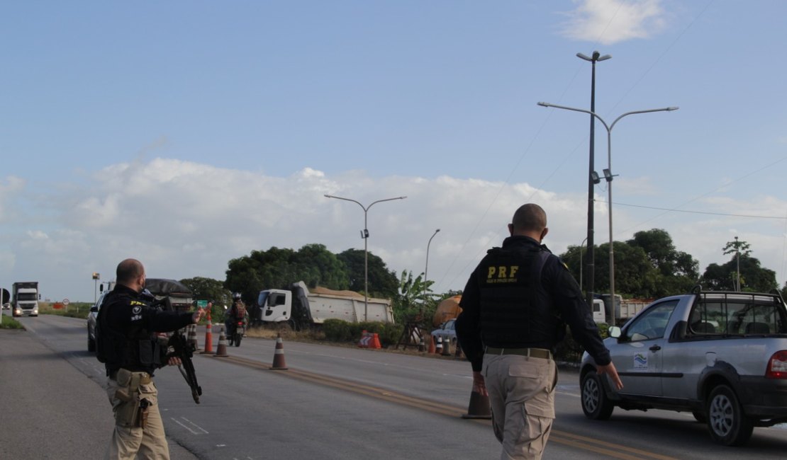 Dois homens são presos no Agreste por consumirem maconha e haxixe durante viagem