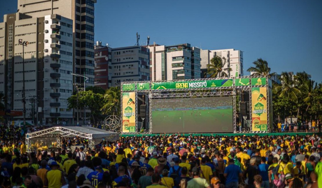 Telões da Arena Massayó transmitem o jogo do Brasil nesta sexta-feira (02)