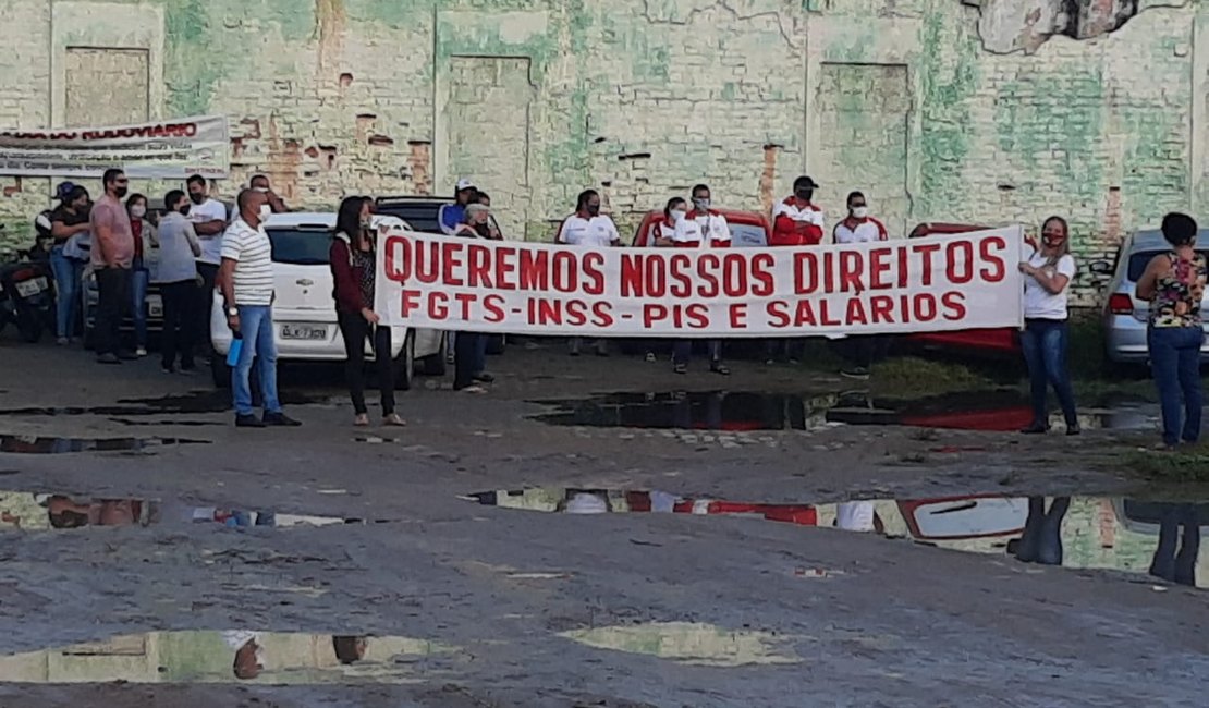 [Vídeo] Protesto de rodoviários atrasa a saída de ônibus da Veleiro em Rio Largo