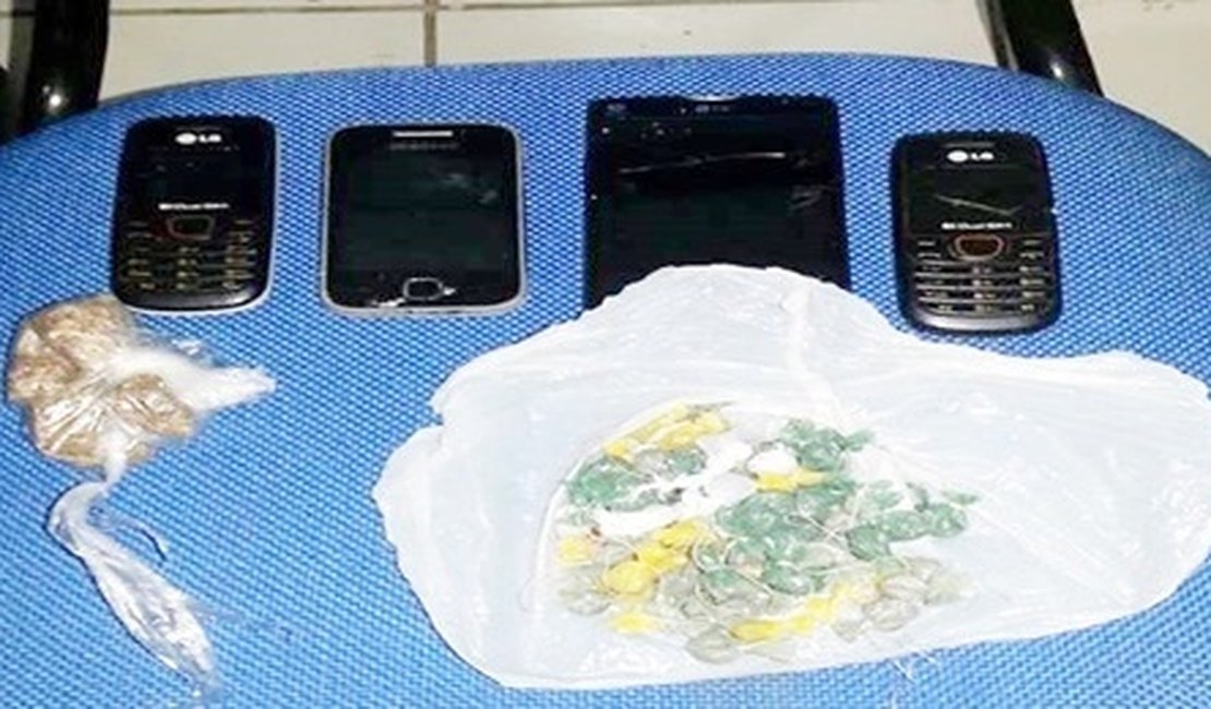 Policiais encontram maconha e celulares com presos em delegacia no Sertão
