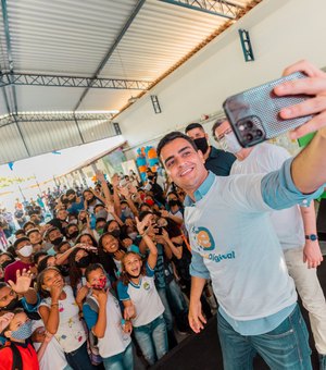 Prefeito JHC lança Escola Digital e democratiza acesso de alunos à tecnologia