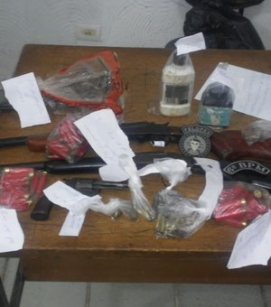 Homem é preso em flagrante com cinco armas e mais de 100 munições de diversos calibres