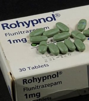 Mulher é presa em flagrante com maconha e mais de 300 comprimidos Rohypnol