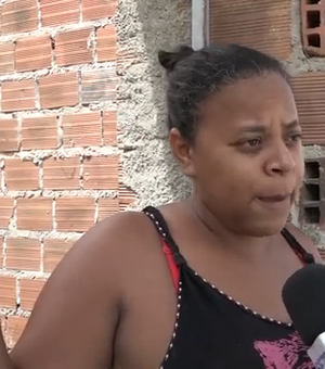 [Vídeo] Moradores de residencial em Arapiraca reclamam de tubulação estourada