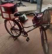 Homem é detido por populares após furtar bicicleta de vendedora no centro de Arapiraca 