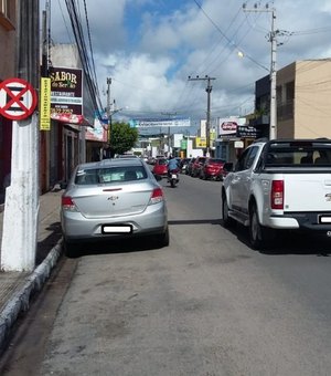 SMTT vai proibir estacionamento na Rua Esperidião Rodrigues no Centro de Arapiraca