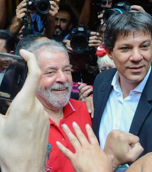 'É hora de bater de porta em porta', escreve Lula em bilhete