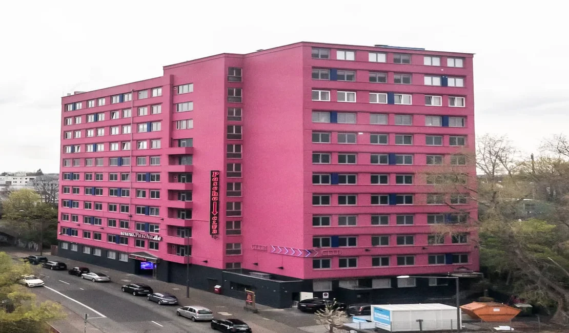 Conheça o maior bordel do mundo, o Pascha, que tem 12 andares e é rosa