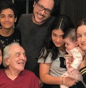 Lucio Mauro reaparece em foto com família em aniversário de 92 anos