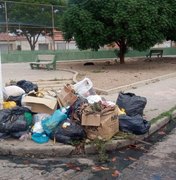 Bairros de Arapiraca ainda estão repletos de lixo domiciliar