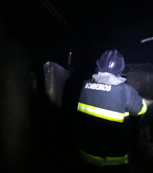 Família escapa ilesa de incêndio que atingiu quarto de residência em Maceió