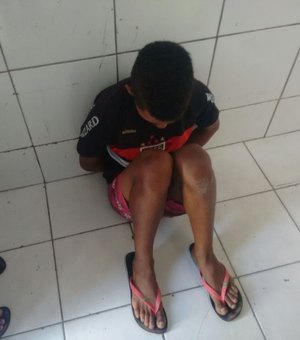 Jovem de 18 anos é preso na Barra Nova suspeito de tráfico de drogas