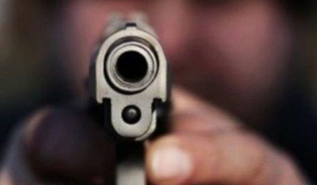 Adolescente de 17 anos é morta com tiro nas costas na parte alta de Maceió