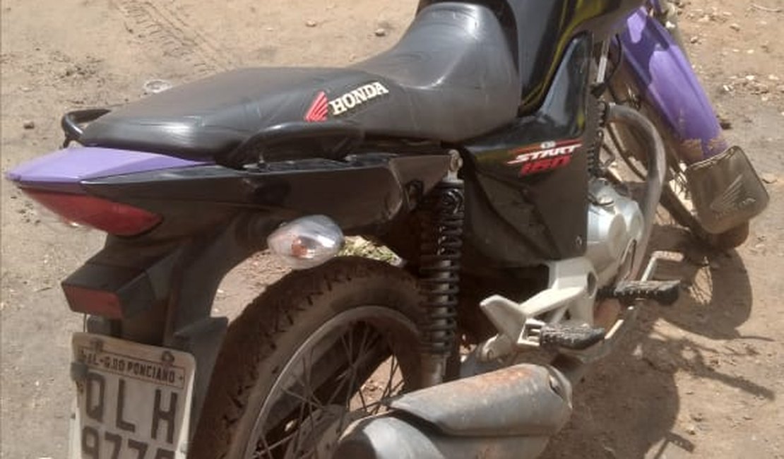 Motocicleta abandonada é encontrada próximo a sítio em Lagoa da Canoa