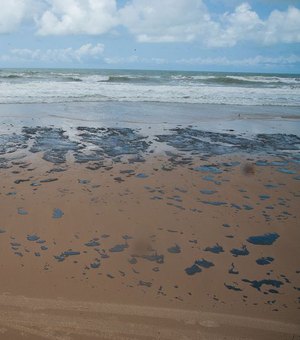 Petrobras já recolheu mais de 133 toneladas de petróleo de praias nordestinas