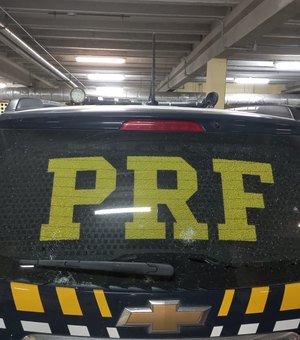 Viatura da PRF é depredada na BR-104