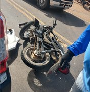 Colisão traseira entre carro e moto é registrada em Limoeiro de Anadia