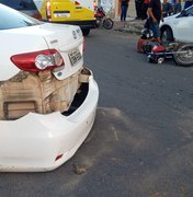 Condutora sai de estacionamento e é atingida por moto em Arapiraca