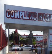 Acidente dentro de estacionamento de hospital em Arapiraca envolve dois veículos
