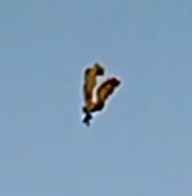 Vídeo mostra paraquedista caindo após paraquedas enrolar e não abrir