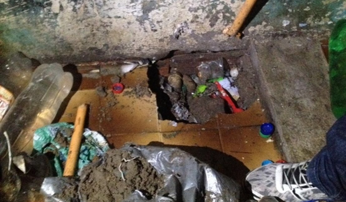 Policiais Civis descobrem buraco em uma das celas da Central de Polícia
