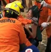 [Vídeo] Bombeiros e Samu resgatam casal que caiu em buraco na AL-220 em Arapiraca