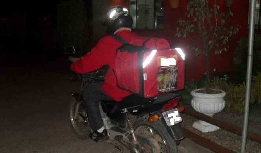 Criminosos armados roubam moto de entregador de delivery em Arapiraca