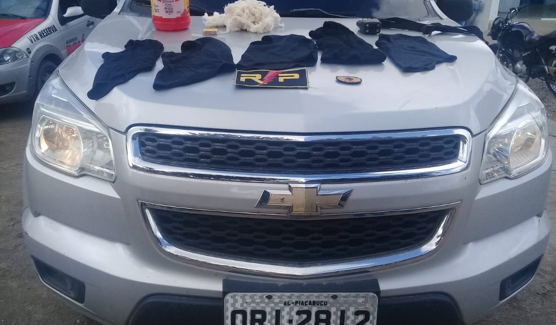 Dois carros são apreendidos pela polícia no bairro Bonsucesso