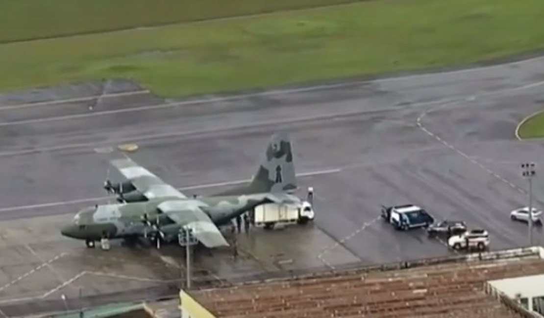 Avião da FAB com corpos de alagoanos mortos em acidente decola em Minas Gerais