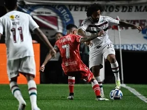 Marcelo, do Fluminense, se pronuncia após pisão acidental em adversário: ‘Momento difícil’