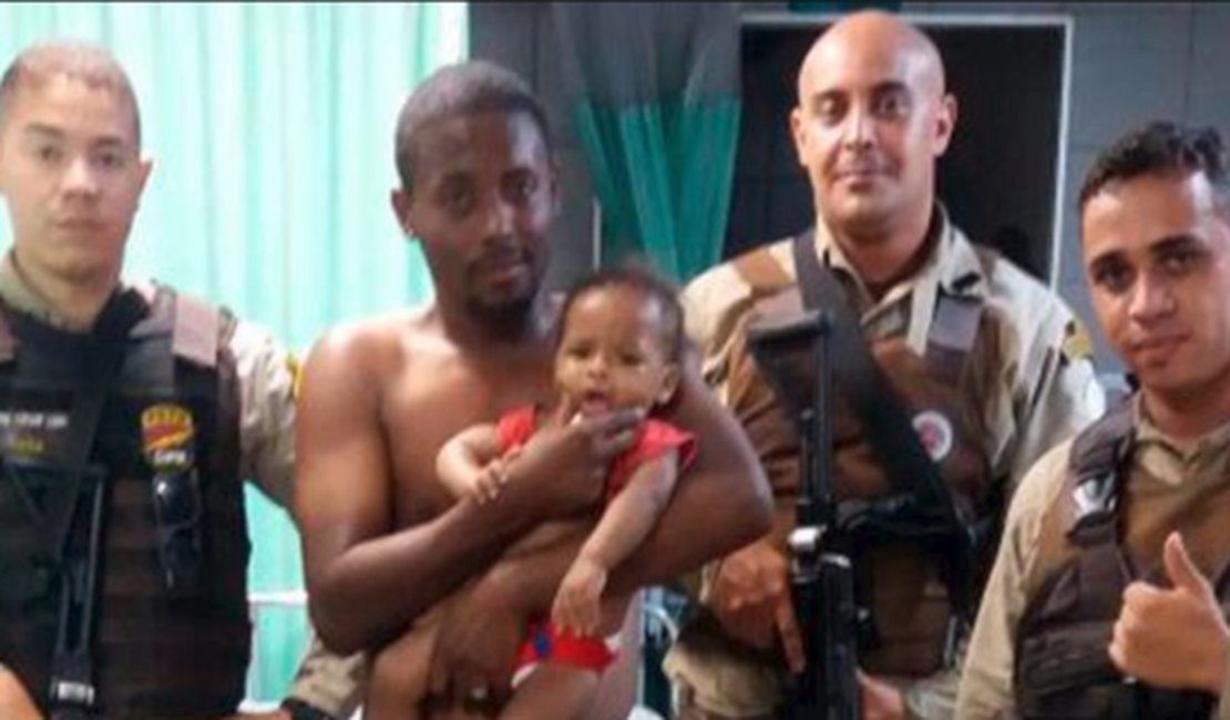 Policiais salvam bebê de sufocamento após pedido de socorro do pai