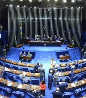 Senadores não aceitam decisão e assinam documento para permanência de Renan