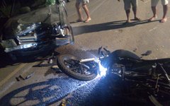 Colisão entre moto e carro deixa jovens feridos em São Luís do Quitunde
