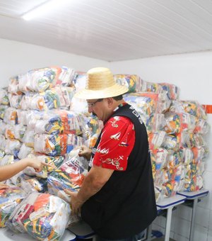 Rio Largo inicia distribuição de cestas básicas para alunos da rede municipal