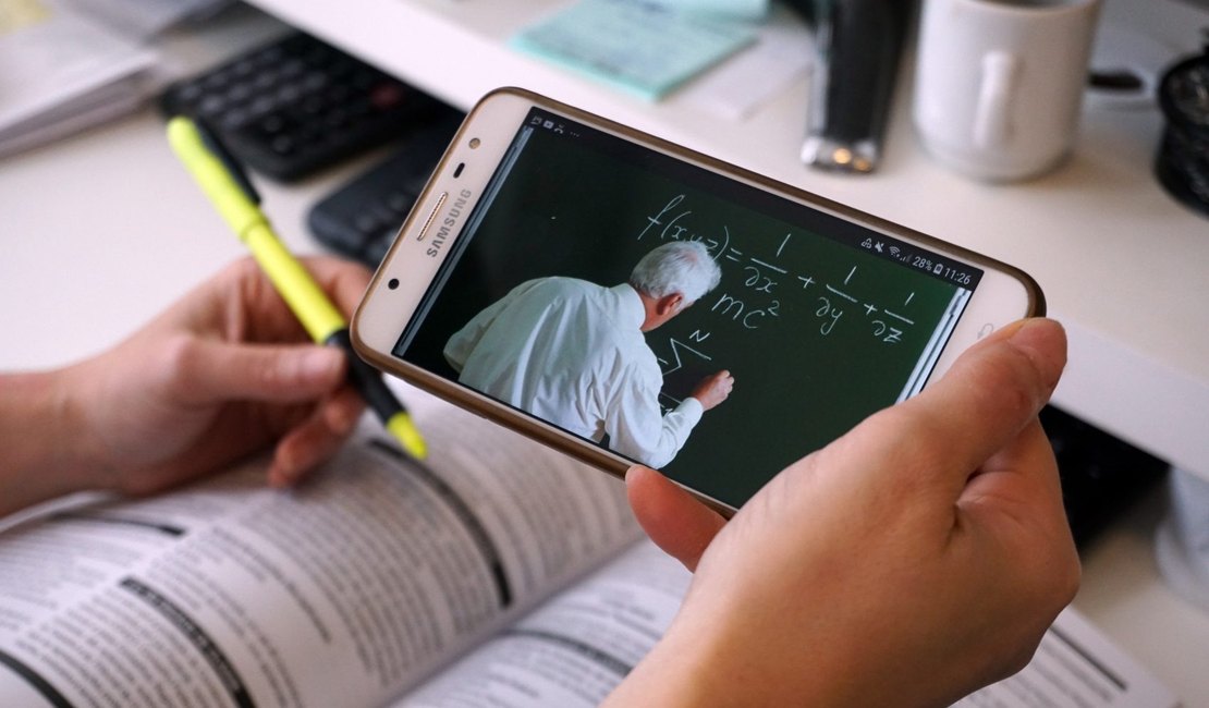 Oi e Claro disponibilizarão internet para estudantes federais em AL