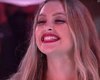 Carla passa a noite no quarto do líder e dorme com boneco de Arthur