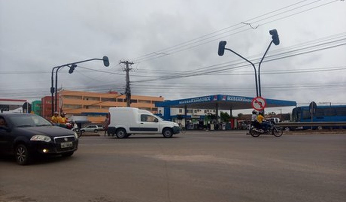 Colisão entre carro e motocicleta deixa motociclista ferido em Arapiraca