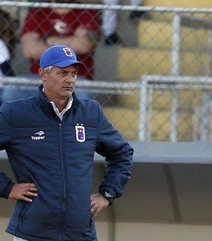 Acusado de agressão, Paraná demite técnico Lisca antes de jogo decisivo