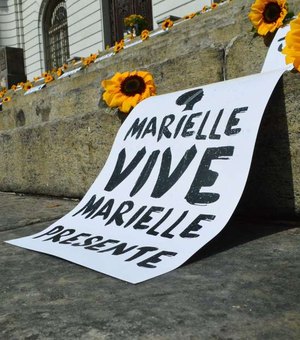 Com latidos, deputados criam mal estar em ato por Marielle
