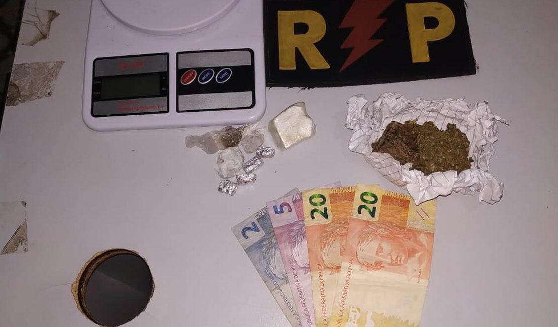 Drogas e caderneta de anotações do tráfico em Arapiraca são apreendidas pela polícia