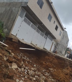 Imóvel com risco de desabamento é desocupado em Água Branca