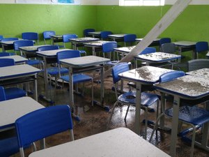 Escola danificada por temporal em Limoeiro passa por reparos