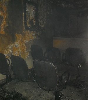 Incêndio destrói clínica médica em Arapiraca