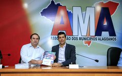 Luciano Barbosa reúne prefeitos de Alagoas para apresentar novidades do Escola 10