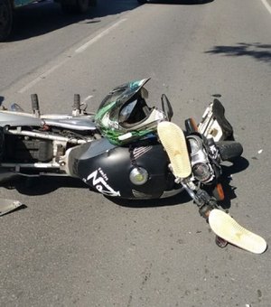 Colisão entre táxi e motocicleta deixa vítima fatal