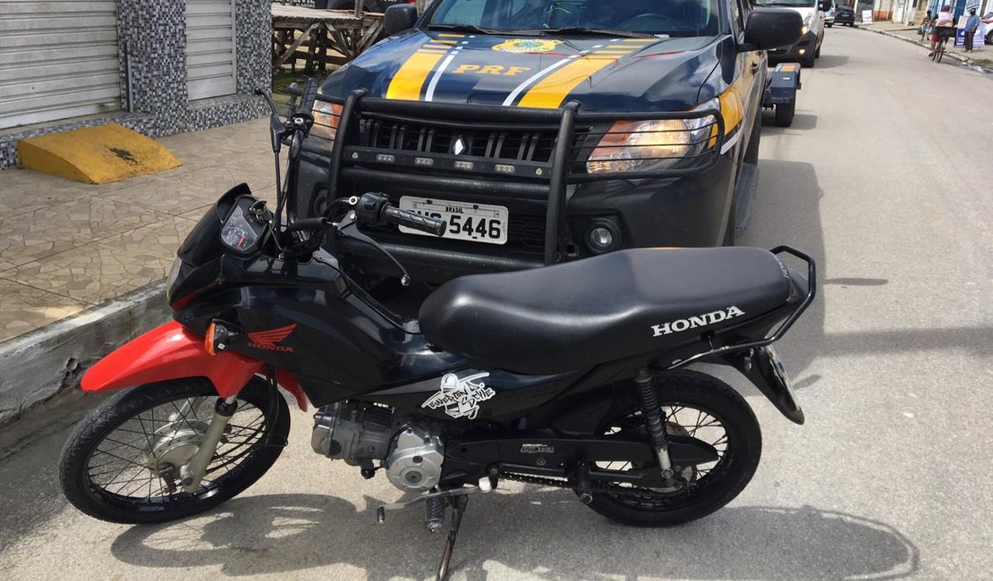 Mulher é presa pela PRF após tentar fugir de abordagem na BR-316, em Pilar