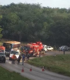 Batida de carro com ônibus em Sertãozinho (SP) mata 7 que voltavam de festa