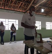 [Vídeo] Tarcizo Freire é o primeiro, dos sete candidatos a prefeito de Arapiraca, a votar neste domingo